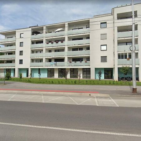 Alure Residences 1 & 24H Self Check-In, Free Parking In Front Of The Apartment Building, New Building, Terrace, Cafe With Breakfast In The Apartment Building, Next To The Aqua Park Banska Bystrica Luaran gambar