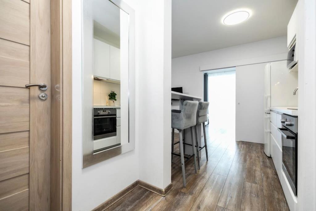 Alure Residences 1 & 24H Self Check-In, Free Parking In Front Of The Apartment Building, New Building, Terrace, Cafe With Breakfast In The Apartment Building, Next To The Aqua Park Banska Bystrica Luaran gambar