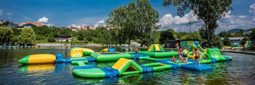 Alure Residences 1 & 24H Self Check-In, Free Parking In Front Of The Apartment Building, New Building, Terrace, Cafe With Breakfast In The Apartment Building, Next To The Aqua Park Banska Bystrica Luaran gambar